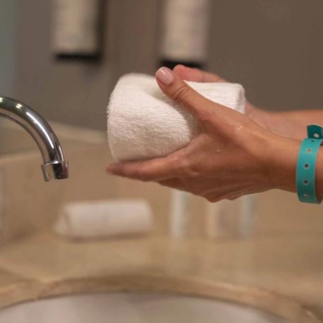 En lo posible reutiliza toallas y sábanas Hoteles Decameron En lo posible reutiliza toallas y sábanas Hoteles Decameron