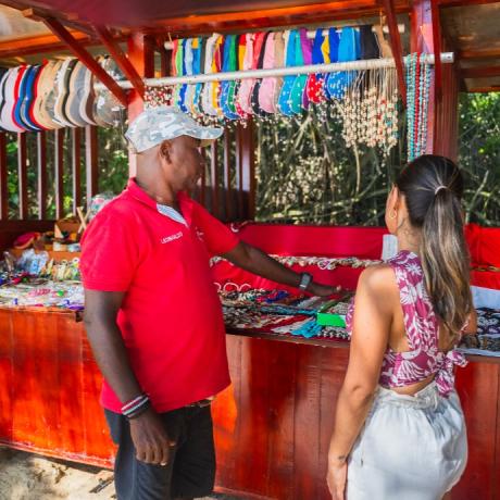 Apoya nuestras comunidades aledañas Hoteles Decameron Apoya nuestras comunidades aledañas Hoteles Decameron