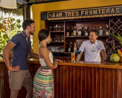 2 Bares Decameron Decalodge Ticuna Amazonas 2 Bares Decameron Decalodge Ticuna Amazonas