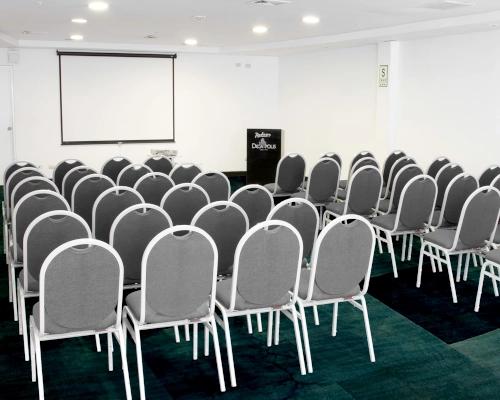 Centro de Negocios Radisson Hotel Decapolis Miraflores Centro de Negocios Radisson Hotel Decapolis Miraflores