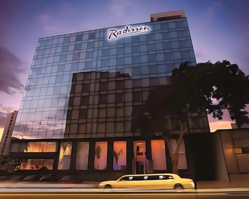 Recepción Radisson Hotel Decapolis Miraflores Recepción Radisson Hotel Decapolis Miraflores