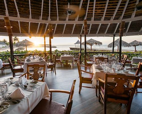 1 Restaurante a la carta 1 buffet Grand Decameron Montego Beach, A Trademark All Inclusive Montego Bay 1 Restaurante a la carta 1 buffet Grand Decameron Montego Beach, A Trademark All Inclusive Montego Bay