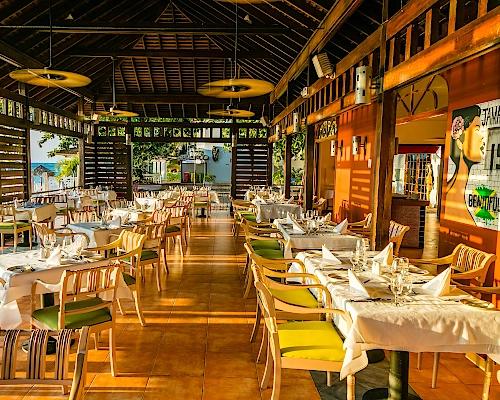 1 Restaurante a la carta y 1 buffet Grand Decameron Cornwall Beach, A Trademark All Inclusive Montego Bay 1 Restaurante a la carta y 1 buffet Grand Decameron Cornwall Beach, A Trademark All Inclusive Montego Bay