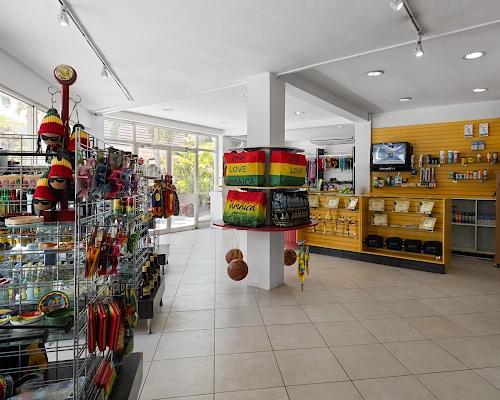 Tiendas de souvenirs Grand Decameron Montego Beach, A Trademark All Inclusive Montego Bay Tiendas de souvenirs Grand Decameron Montego Beach, A Trademark All Inclusive Montego Bay