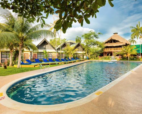 1 Piscina para adultos y niños Decameron Decalodge Ticuna Amazonas 1 Piscina para adultos y niños Decameron Decalodge Ticuna Amazonas