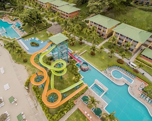 Tobogán con 3 pistas Grand Decameron Panama, A Trademark All Inclusive Farallón Tobogán con 3 pistas Grand Decameron Panama, A Trademark All Inclusive Farallón