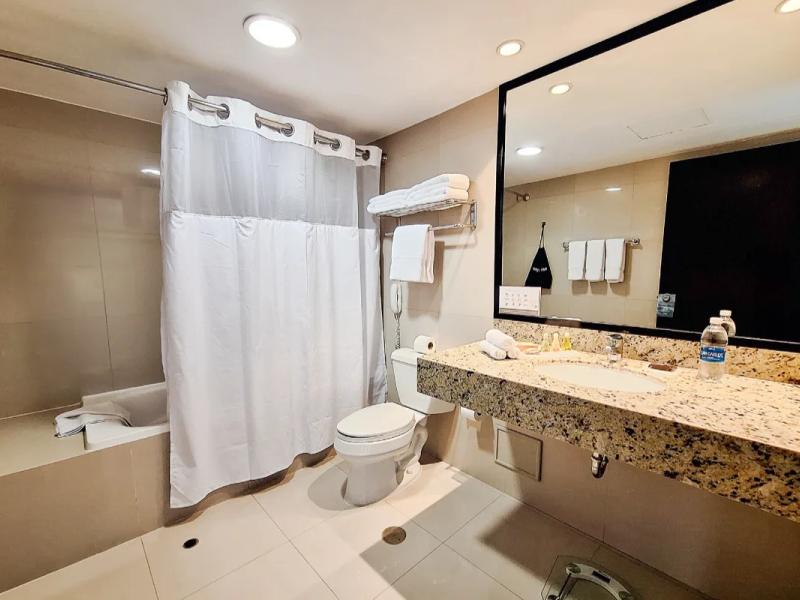 Baño Radisson Hotel Decapolis Miraflores Baño Radisson Hotel Decapolis Miraflores