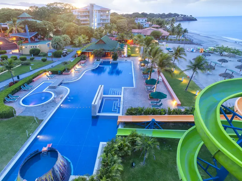 Piscina Grand Decameron Panamá, A Trademark All Inclusive Farallón Piscina Grand Decameron Panamá, A Trademark All Inclusive Farallón