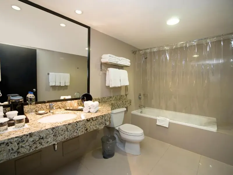 Banheiro Radisson Hotel Decapolis Miraflores Banheiro Radisson Hotel Decapolis Miraflores