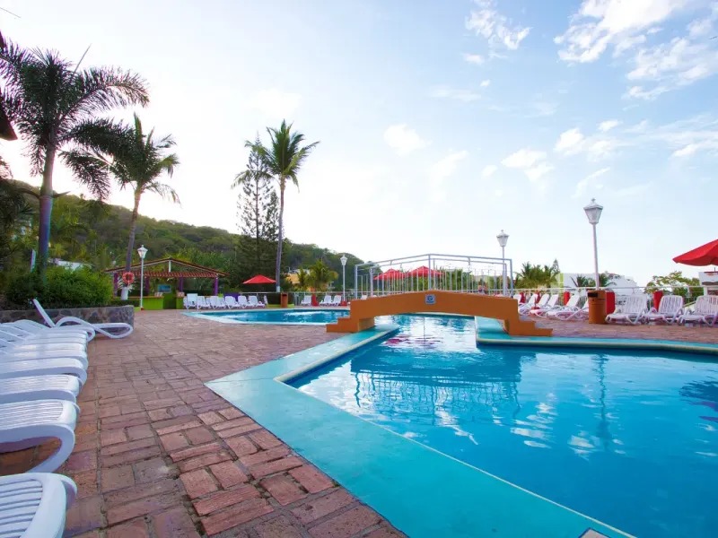 Piscina Decameron Los Cocos, Ramada All Inclusive Rincón de Guayabitos Piscina Decameron Los Cocos, Ramada All Inclusive Rincón de Guayabitos