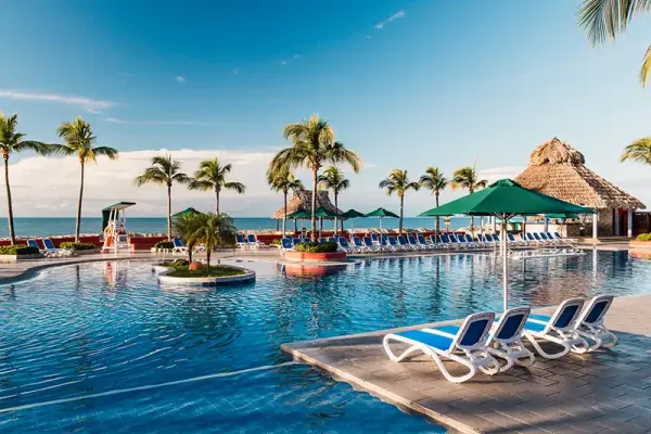 Piscina Grand Decameron Panamá, A Trademark All Inclusive Farallón Piscina Grand Decameron Panamá, A Trademark All Inclusive Farallón