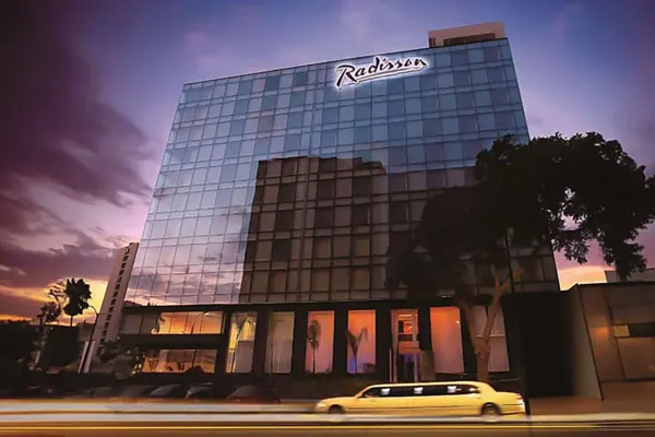 Fachada Radisson Hotel Decapolis Miraflores Fachada Radisson Hotel Decapolis Miraflores