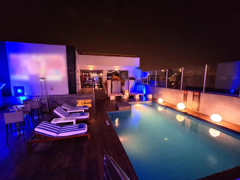 Piscina Radisson Hotel Decapolis Miraflores Piscina Radisson Hotel Decapolis Miraflores