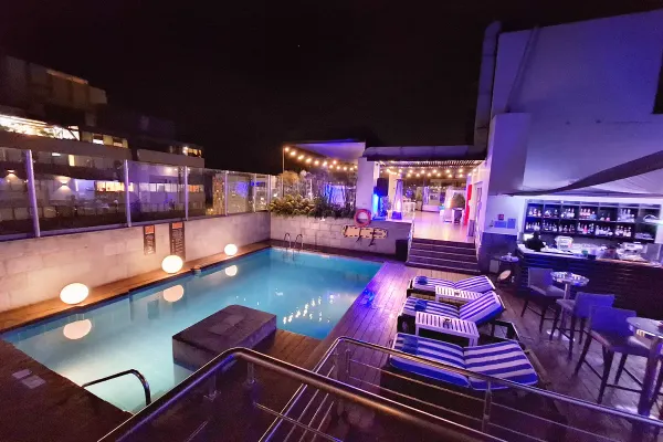 Piscina Radisson Hotel Decapolis Miraflores Piscina Radisson Hotel Decapolis Miraflores