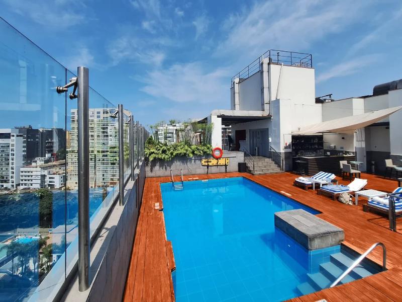 Piscina Radisson Hotel Decapolis Miraflores Piscina Radisson Hotel Decapolis Miraflores