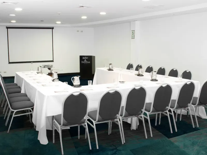 Sala de reuniões Radisson Hotel Decapolis Miraflores Sala de reuniões Radisson Hotel Decapolis Miraflores