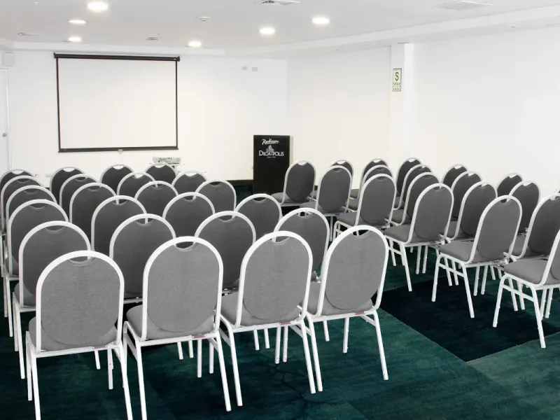 Sala de reuniões Radisson Hotel Decapolis Miraflores Sala de reuniões Radisson Hotel Decapolis Miraflores