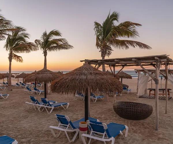 Playa con ambiente lounge Grand Decameron Los Cabos, A Trademark All Inclusive San José del Cabo Playa con ambiente lounge Grand Decameron Los Cabos, A Trademark All Inclusive San José del Cabo