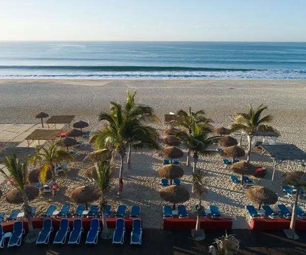 Playa con ambiente lounge Grand Decameron Los Cabos, A Trademark All Inclusive San José del Cabo Playa con ambiente lounge Grand Decameron Los Cabos, A Trademark All Inclusive San José del Cabo