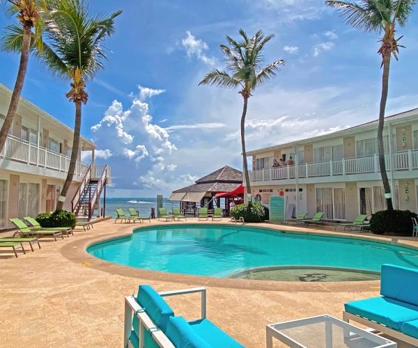 Relájate en nuestra piscina de agua salada Decameron Los Delfines San Andrés Relájate en nuestra piscina de agua salada Decameron Los Delfines San Andrés