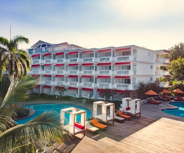 Disfruta el sol entre piscinas y playa Grand Decameron Montego Beach, A Trademark All Inclusive Montego Bay Disfruta el sol entre piscinas y playa Grand Decameron Montego Beach, A Trademark All Inclusive Montego Bay