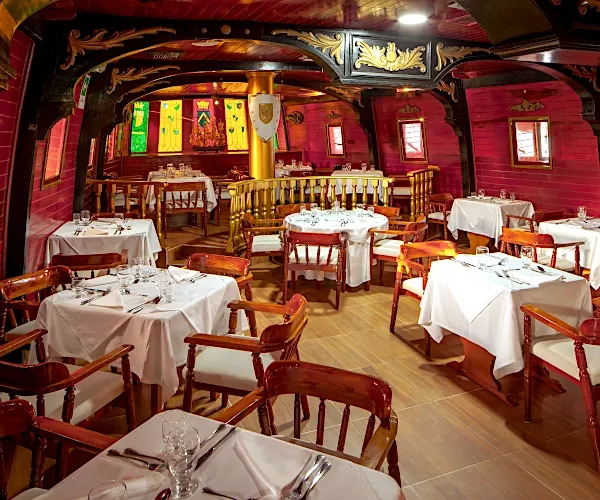 Rococó – Flavors of the Sea in a Dreamlike Galleon Decameron Galeón Santa Marta Rococó – Flavors of the Sea in a Dreamlike Galleon Decameron Galeón Santa Marta
