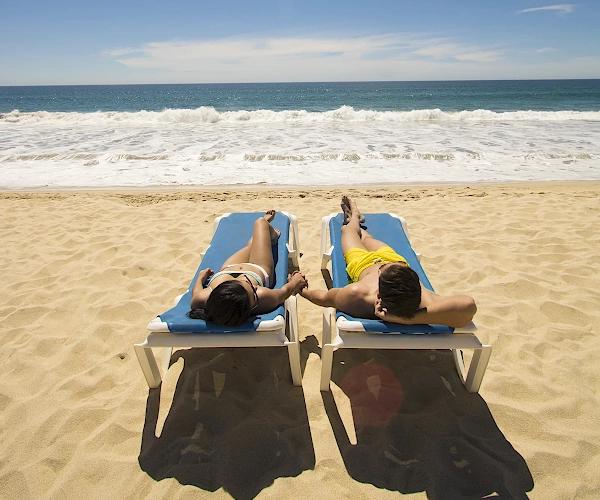 Playa con ambiente lounge Grand Decameron Los Cabos, A Trademark All Inclusive San José del Cabo Playa con ambiente lounge Grand Decameron Los Cabos, A Trademark All Inclusive San José del Cabo