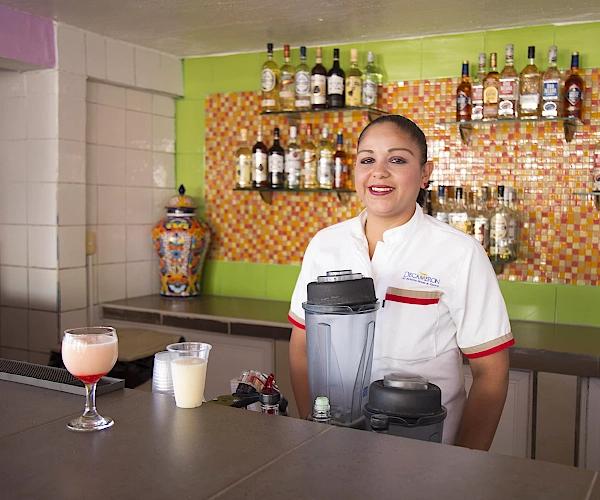 Bar La Iguana / Pelícanos – Sabor y ritmo junto al mar Decameron Los Cocos, Ramada All Inclusive Rincón de Guayabitos Bar La Iguana / Pelícanos – Sabor y ritmo junto al mar Decameron Los Cocos, Ramada All Inclusive Rincón de Guayabitos