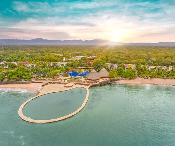 Relájate en nuestra piscina de agua salada Royal Decameron Salinitas Sonsonate Relájate en nuestra piscina de agua salada Royal Decameron Salinitas Sonsonate